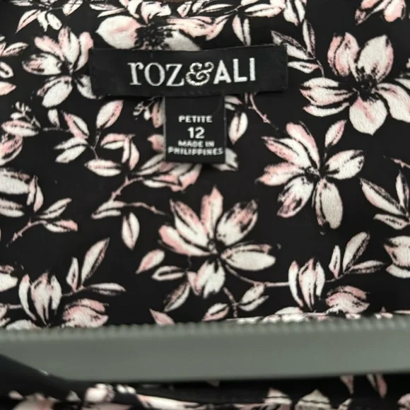 Roz &Ali Black With White and Pink Floral Design Size 12 Petite - Picture 2 of 4